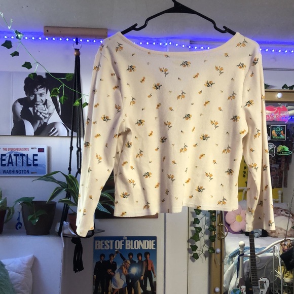 Old navy, size large, light peachy colored crop top. - Picture 2 of 4